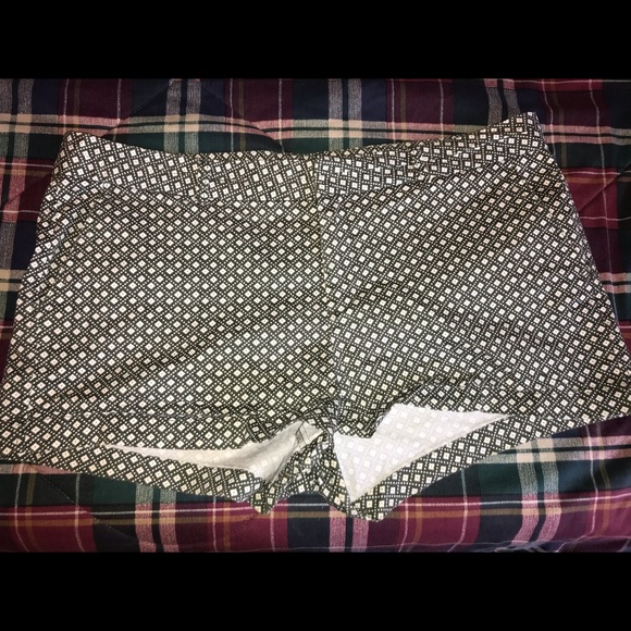 KHAKIS by GAP CITY 3 INCH SHORT - Picture 3 of 5